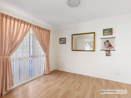 Freestanding Villa with large courtyard - Photo 5