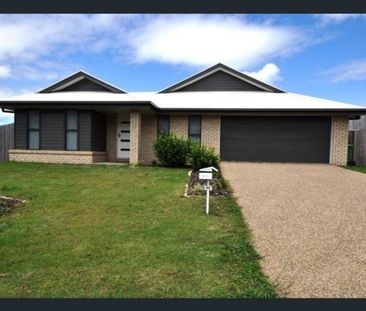 Beautiful 4 Bedroom Home - Photo 4