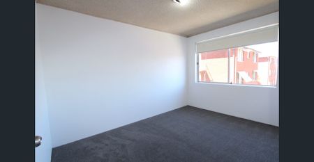 Renovated two bedroom unit within walking distance to West Ryde Station & Shops - Photo 2