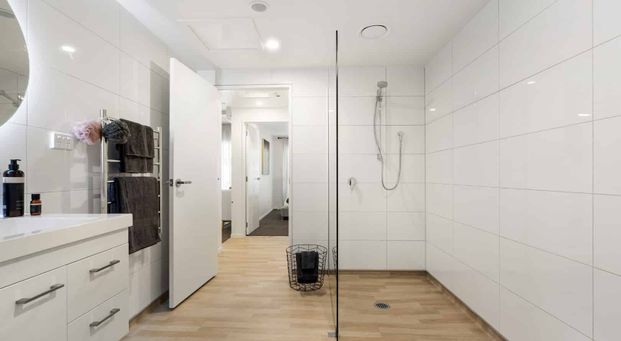 Easy Apartment Living! - Photo 1