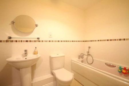 2 bedroom apartment to rent - Photo 4