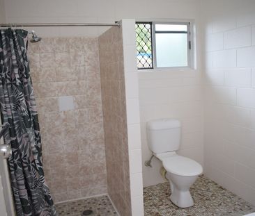 NICELY PRESENTED AND PRIVATE HALF DUPLEX – PET FRIENDLY - Photo 4