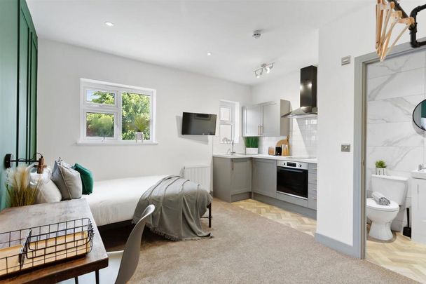 1 bedroom in a house share to rent - Photo 1