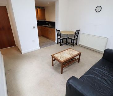 1 BED Apartment To rent - Photo 2