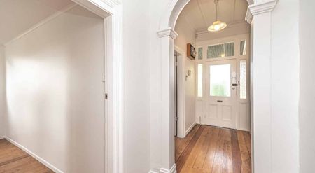 Charming three-bedroom villa - Photo 5