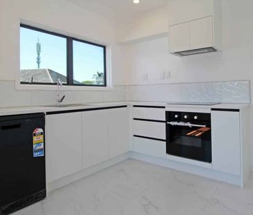 2 Mins Walk to Macleans College! - Photo 5