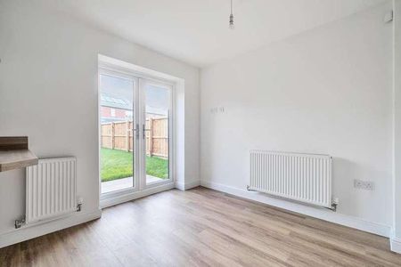 Taylor Lane, Preston, PR4 - Photo 2