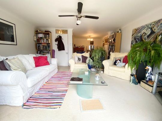 The Cloisters, Woking - 4 bedrooms Property for lettings - Seymours - Photo 1