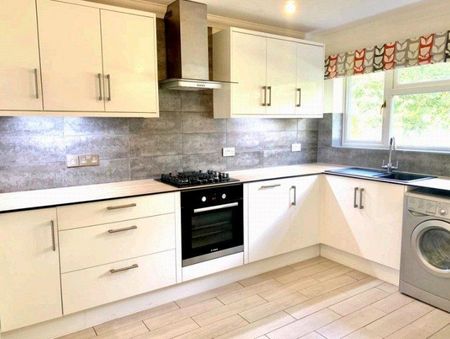 4 bedroom terraced house to rent - Photo 3