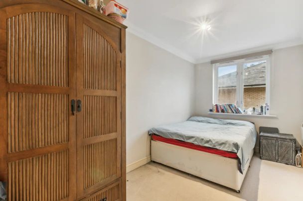 2 bedroom flat in Cotton Row - Photo 1