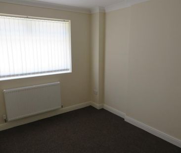 2 bedroom Flat To Let - Photo 4