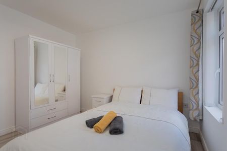 42a Castlereagh Place, Belfast, BT5 4NN - Photo 3