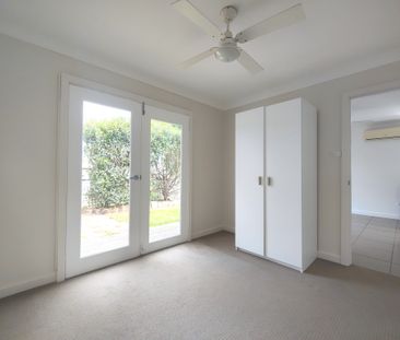 Two bedroom Cottage In Quiet Suburb - Photo 2