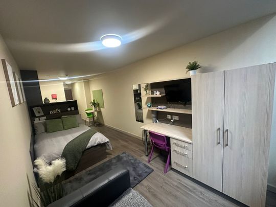 Studio Flat, Halley House, NG1 - Photo 1
