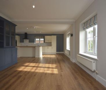 4 bedroom detached house to rent - Photo 4