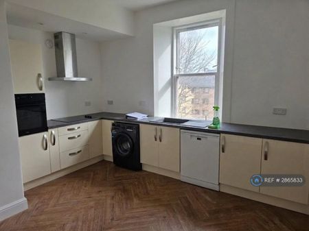 3 bedroom flat to rent - Photo 5