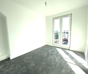 5 bed terraced house to rent in Wakemans Hill Avenue, London, NW9 - Photo 1