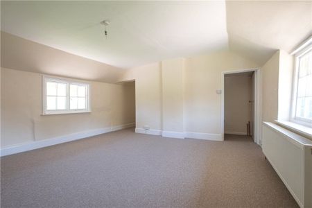 A charming three bedroom end of terrace thatched cottage with garden and parking. - Photo 4