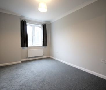 2 Bedroom Flat / Apartment - Albert Street, Fleet - Photo 1