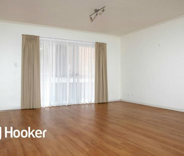 2 Bedroom Apartment In the Heart of Burwood! - Photo 4