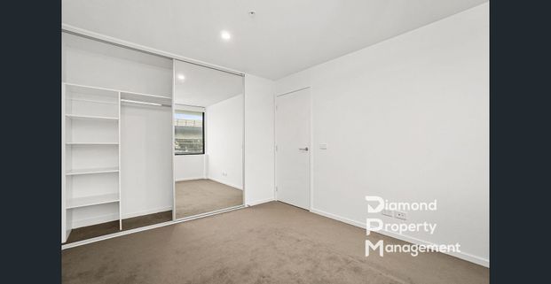 Moderm One Bedroom Apartment At Prime Location - Photo 1