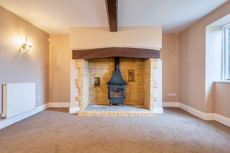 4 bedroom detached house to rent - Photo 2