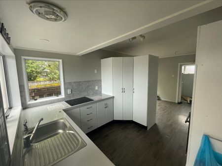 Feilding - 3 Bedrooms - Photo 2