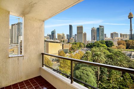 Spacious, 2 Bedroom Security Apartment in 'Park Lane Tower' - Photo 5