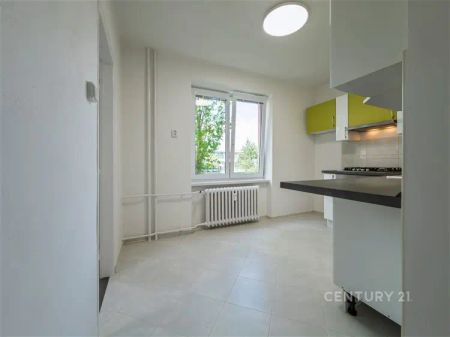 Pronájem slunného a prostorného bytu 2+1 v Novém Jičíně, ul.Vančurova. - Photo 2
