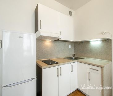 Pronájem bytuRenting an apartment 1+kk, 32 m2 - Fotografie 1