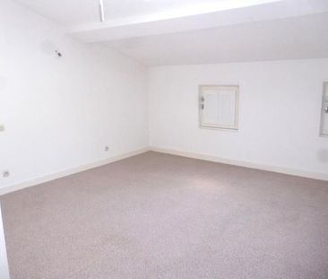 Location Appartement 3 pièces 76m² - Photo 3