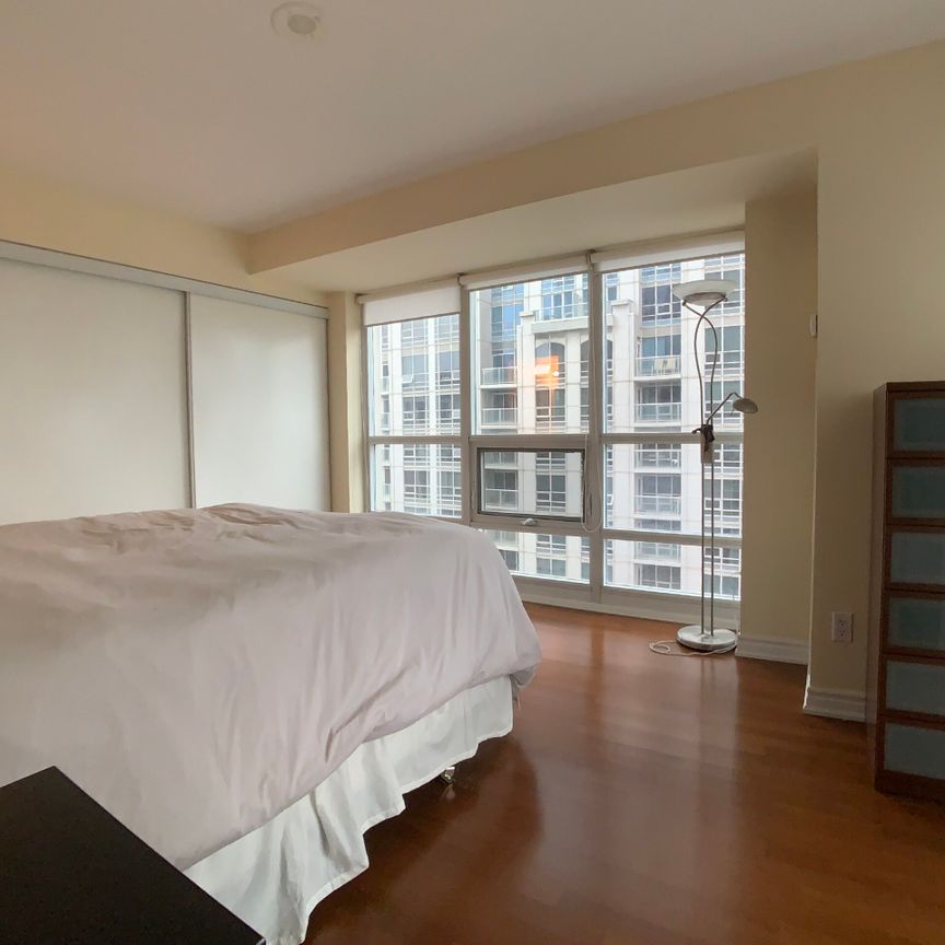 COLLEGE PARK PHASE II: Bay & College (761 Bay St) AD#1012902 - Photo 1