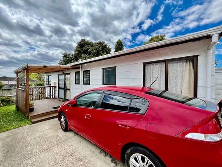 Lovely 3 Bedroom House in Papatoetoe - Photo 3