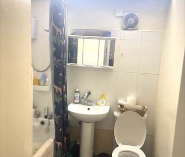 1 bed Apartment - To Let - Photo 4