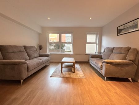 17 Ashley Courtyard, Belfast BT9 7JS - Photo 2