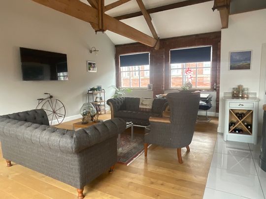 2 Bed Penthouse, Green Lane, S3 - Photo 1