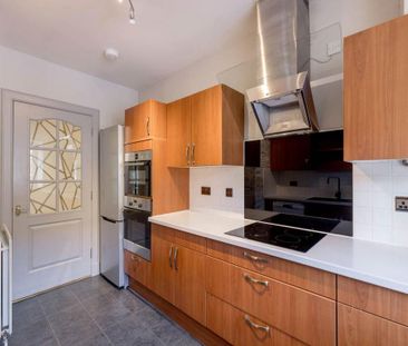 3 bedroom semi-detached house to rent - Photo 3