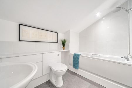 3 bedroom flat to rent - Photo 5