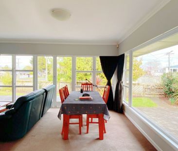 3 Bedrooms in Chartwell - Photo 2