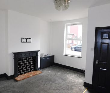 3 bedroom end of terrace house to rent - Photo 2