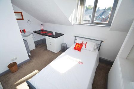 4 bedroom flat to rent - Photo 2