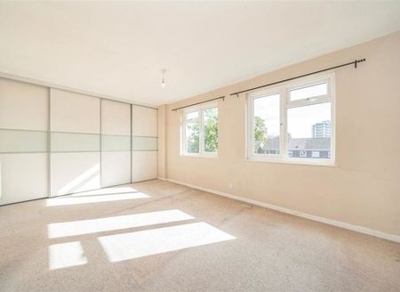 Broom Close Teddington, TW11 - Photo 3