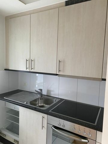 grossartige Single-Wohnung: helle Räume, Lift, ideale Einkaufsmöglichkeiten, sonniger Balkon - Photo 3