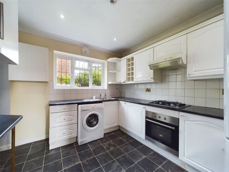 3 bedroom House in Boyn Hill Avenue, Maidenhead - Photo 5