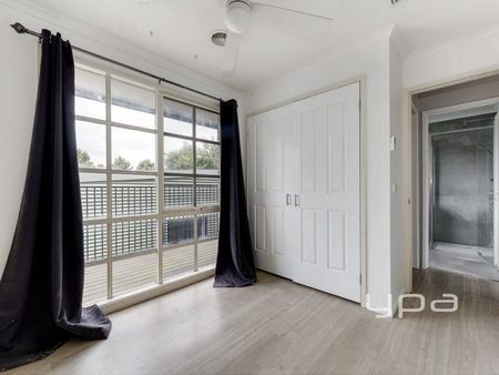 PRIME LOCATION! - Photo 2