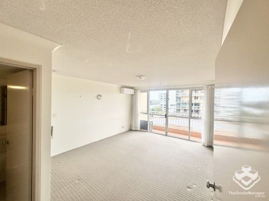 RARE Spacious 2 Bedroom with Amazing View at Auchenflower - SYLVAN GROVE - Photo 1