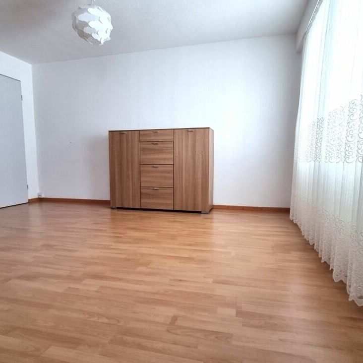 Nachmieter gesucht - Helle 3.5-Zimmerwohnung mit Balkon und Wintergarten - Photo 1