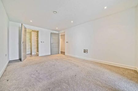 Bury St. Edmunds, Suffolk, IP33 - Photo 3