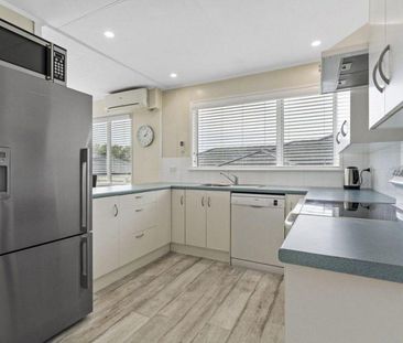 Three Bedroom (plus sleep out) next to the ... - Photo 4