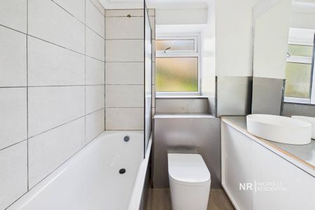 3 bedroom ground floor flat to rent - Photo 3